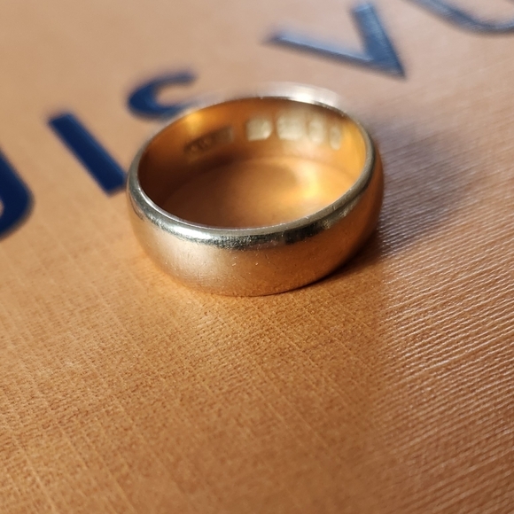 Antique Vintage 22k Yellow Gold Stamped Wedding Band with mirror finish - Picture 1 of 16